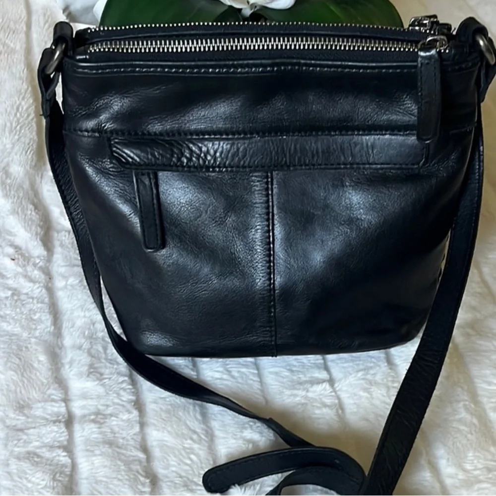 Vilenca Holland Elegant Black Woven Leather Crossbody Bag - Picture 7 of 8